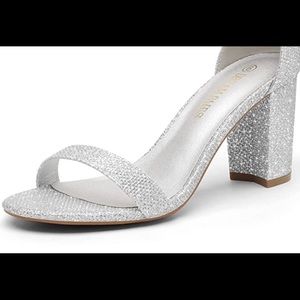 SILVER CHUNK HEEL PUMP (SIZE 8)